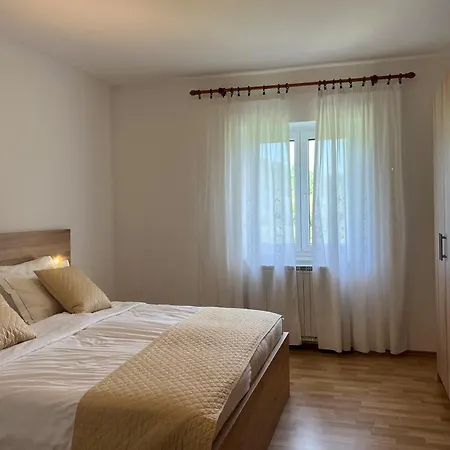 Lonzan Apartment *