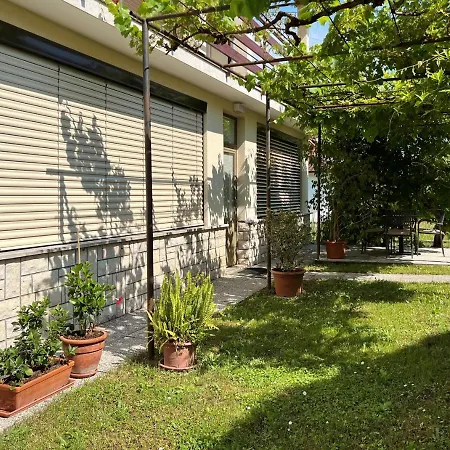 Lonzan Apartment *